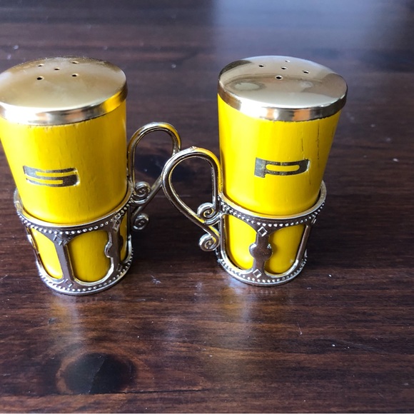 Salt and Pepper Shakers - Picture 4 of 4